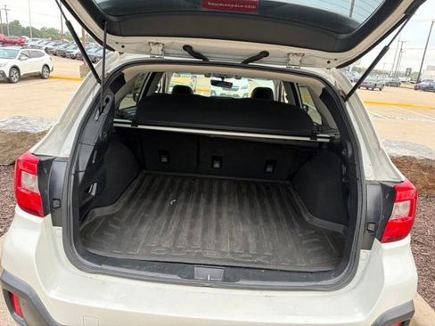 Used 2019 Subaru Outback 2.5i Limited AWD/4WD image 23