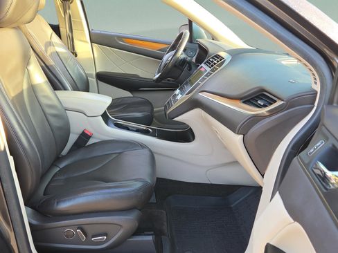 Used 2019 Lincoln MKC Select w/ Select Plus Package image 18