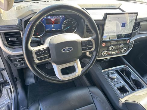 Used 2024 Ford Expedition XLT image 18
