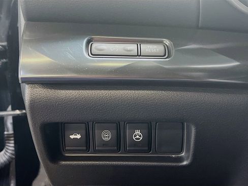 Used 2023 Nissan Maxima SR w/ Sport Mat Group FWD image 10