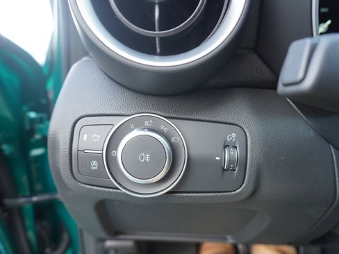 New 2025 Alfa Romeo Giulia AWD w/ Veloce Package AWD image 16