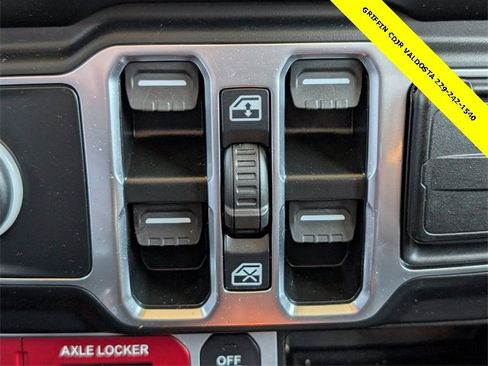 Used 2023 Jeep Gladiator Mojave w/ Cold Weather Group image 20