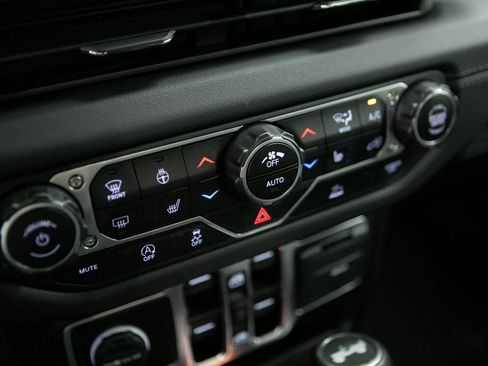 Used 2024 Jeep Wrangler Sahara image 20