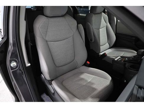 Used 2023 Toyota Sienna LE FWD image 16