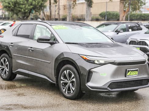 Used 2023 Toyota bZ4X XLE image 3