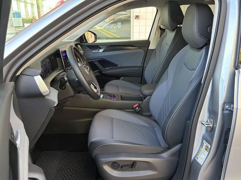 Certified 2026 Volkswagen Tiguan SE w/ Panoramic Sunroof Package FWD image 6