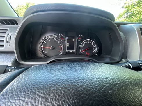 Used 2023 Toyota 4Runner SR5 AWD/4WD image 20