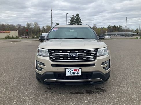 Used 2017 Ford Explorer XLT w/ Equipment Group 202A AWD/4WD image 33