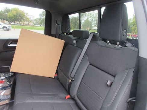 New 2026 GMC Sierra 3500 SLE w/ SLE Value Package image 17