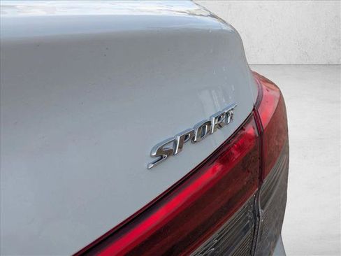 Used 2022 Honda Civic Sport image 8