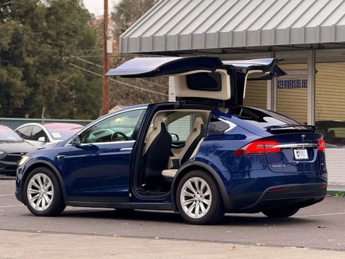 Used 2017 Tesla Model X 75D image 7