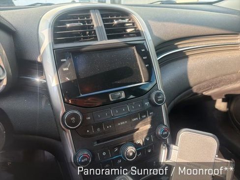 Used 2015 Chevrolet Malibu LT image 9