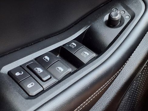 Used 2024 Jeep Grand Cherokee L Altitude image 19