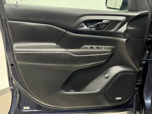 Used 2018 GMC Acadia SLT AWD/4WD image 16
