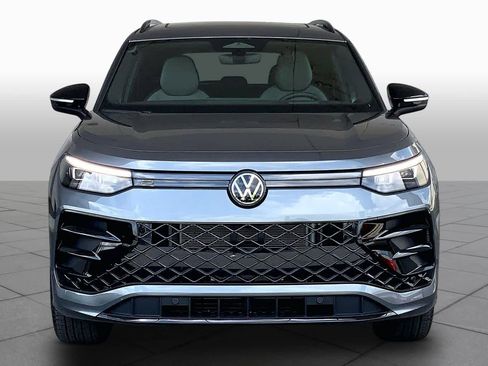 Used 2025 Volkswagen Tiguan SE R-Line AWD/4WD image 5