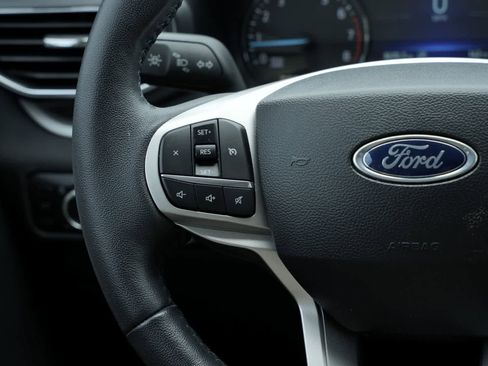 Used 2024 Ford Explorer XLT w/ Equipment Group 202A RWD image 8