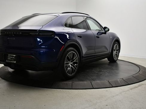 Certified 2025 Porsche Macan 4S Electric AWD/4WD image 7