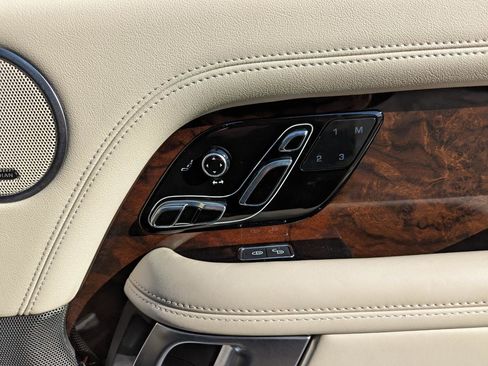 Used 2020 Land Rover Range Rover HSE image 31