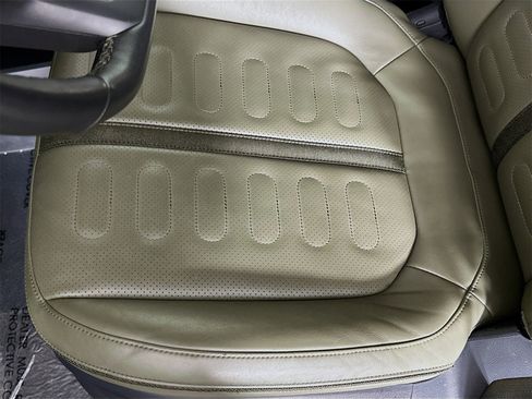 Used 2022 Rivian R1T Launch Edition image 18