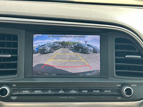 Used 2020 Hyundai Elantra Value Edition FWD image 14