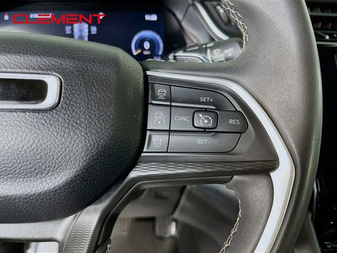 Used 2023 Jeep Grand Cherokee Laredo RWD image 17