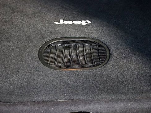 Used 2015 Jeep Wrangler Unlimited Sahara image 28