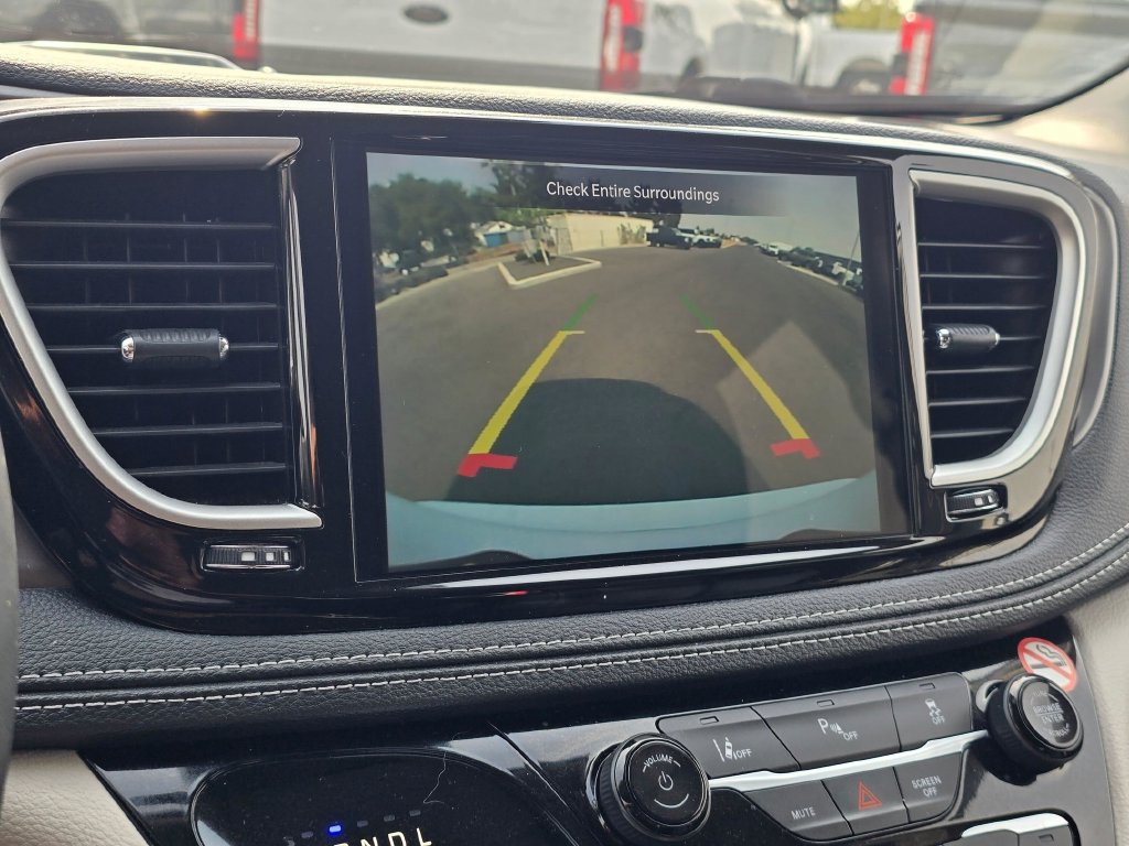 Used 2023 Chrysler Pacifica Touring-L FWD image 20