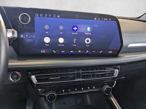 Used 2024 Chevrolet Traverse LT image 13