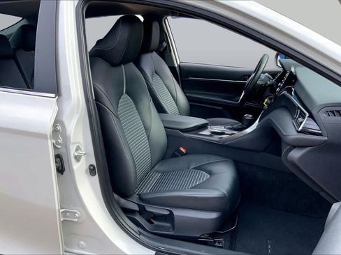 Used 2023 Toyota Camry SE FWD image 9