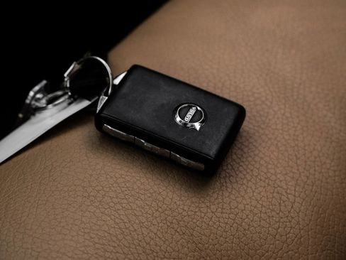 Used 2017 Volvo S90 T6 Momentum w/ Vision Package image 64