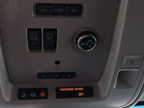Used 2017 Cadillac Escalade Luxury AWD/4WD image 26