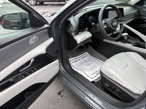 Used 2024 Hyundai Elantra Limited FWD image 20