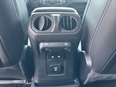 Used 2022 Jeep Wrangler Unlimited Sahara AWD/4WD image 10