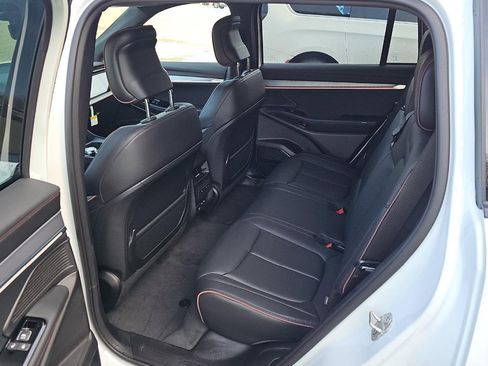 Used 2024 Jeep Wagoneer Launch Edition image 10