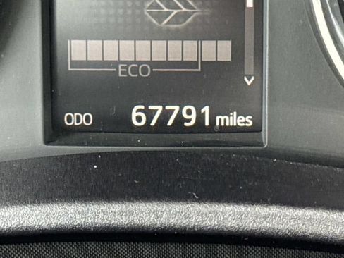 Used 2018 Toyota Corolla SE w/ Carpet Mat Package (TMS) FWD image 26