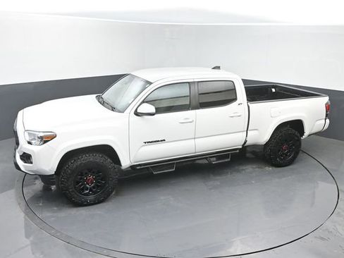 Used 2023 Toyota Tacoma SR5 w/ Technology Package image 28