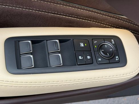 Used 2019 Lexus LS 500 AWD image 36