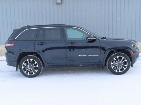 Used 2024 Jeep Grand Cherokee Overland w/ Luxury Tech Group IV image 3