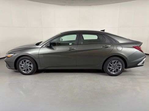 Used 2024 Hyundai Elantra SEL FWD image 5