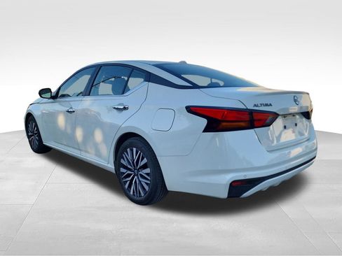 Used 2024 Nissan Altima 2.5 SV FWD image 7
