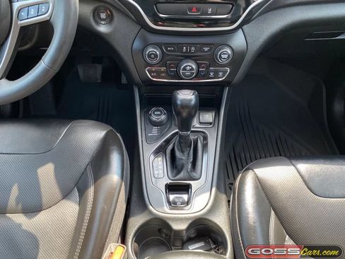 Used 2022 Jeep Cherokee Limited w/ Mopar Interior Package AWD/4WD image 15