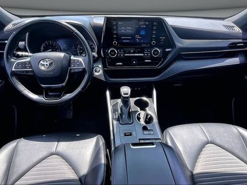 Used 2021 Toyota Highlander XSE FWD image 7
