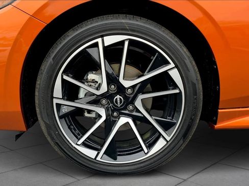 Used 2024 Nissan Sentra SR w/ SR Premium Package image 11