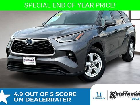 Used 2021 Toyota Highlander LE image 1