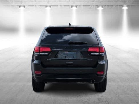 Used 2019 Jeep Grand Cherokee Altitude AWD/4WD image 7