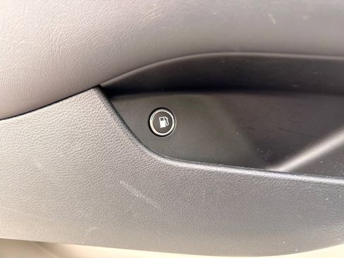 Used 2023 Chrysler Pacifica Touring-L image 21