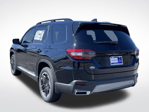 New 2026 Honda Pilot Touring image 4
