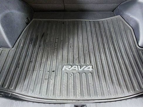 Used 2021 Toyota RAV4 LE AWD/4WD image 12