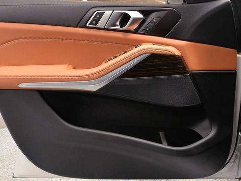 Used 2023 BMW X5 xDrive40i w/ M Sport Package image 6