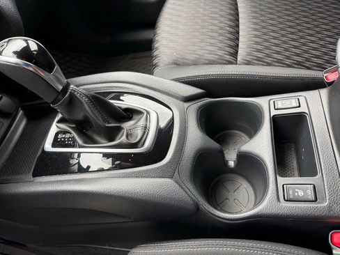 Used 2020 Nissan Rogue SV FWD image 16